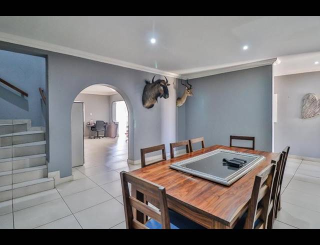 9 BEDROOM PROPERTY TO RENT IN VAN RIEBEECK PARK